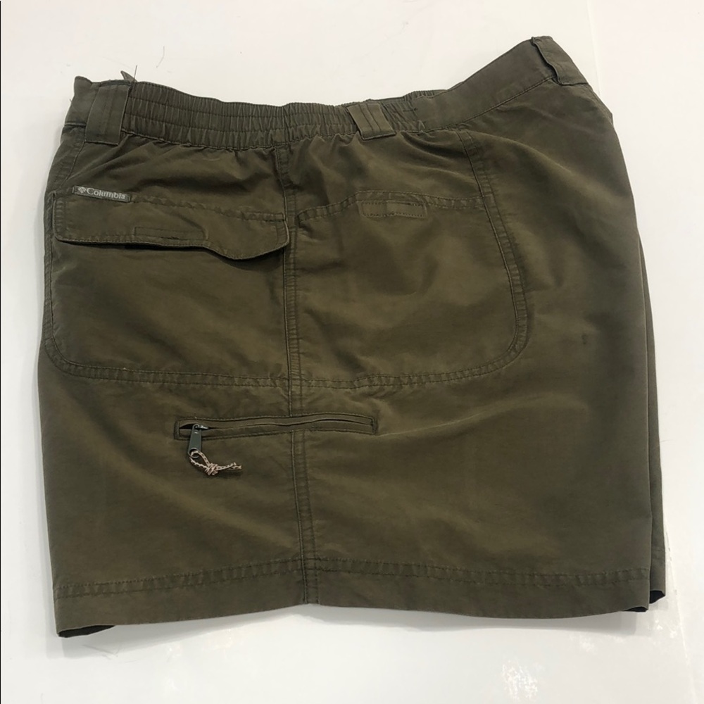 Columbia Women’s Shorts - Khaki/Olive Green - Size XL